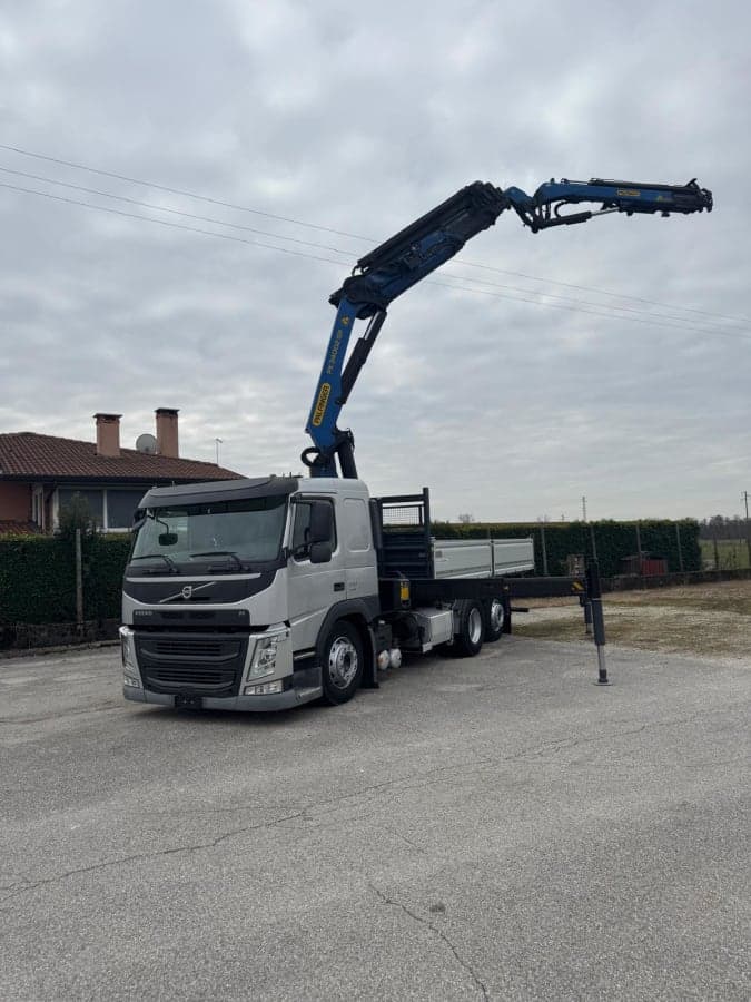 VOLVO FM 450 CON GRU E CASSONE RIBALTABILE EURO 6 — foto 1 di 20