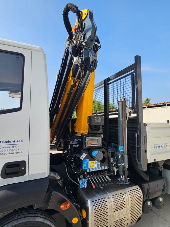 IVECO 120.25 CON GRU E CASSONE RIBALTABILE EURO 6 — foto 2 di 8